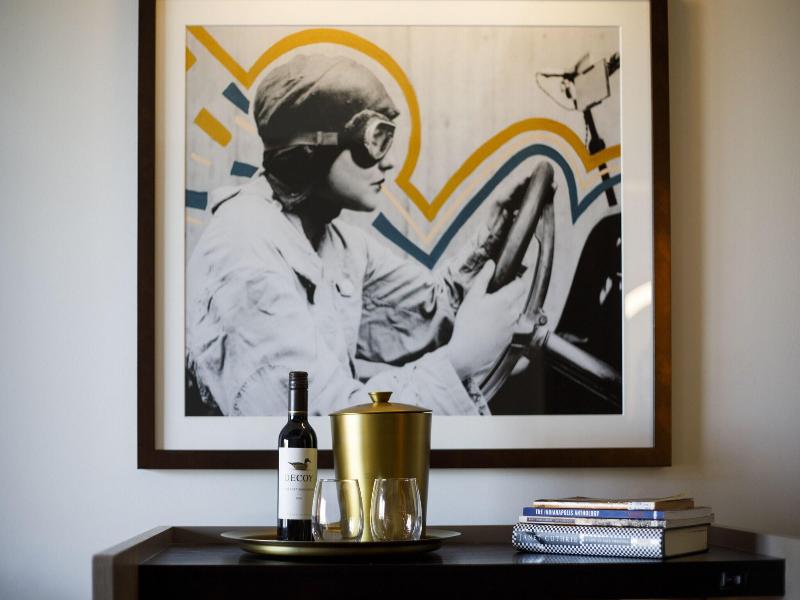Hotel Indy Indianapolis A Tribute Portfolio Hote image