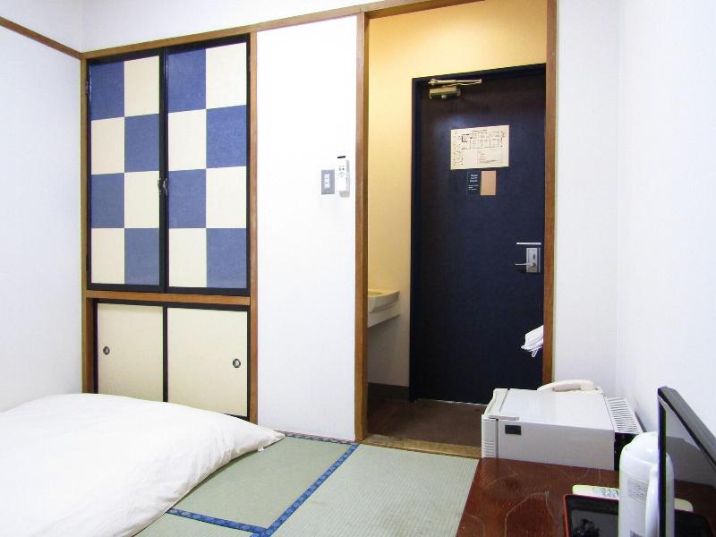 Business Hotel Isezaki Heisei Inn image