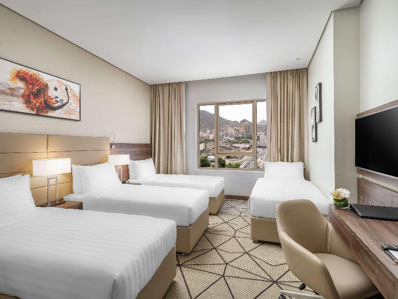 Wirgan Al Noor, Tapestry Collection by Hilton image