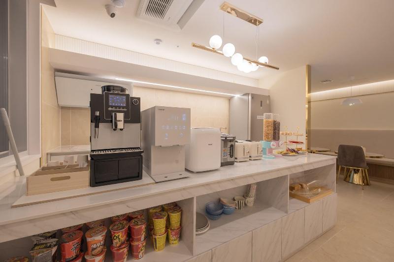 DongRae Denbasta Hotel image