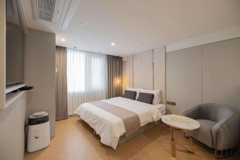 DongRae Denbasta Hotel image