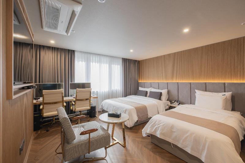 DongRae Denbasta Hotel image