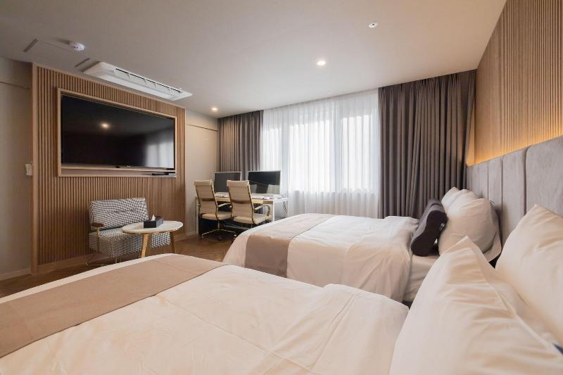 DongRae Denbasta Hotel image