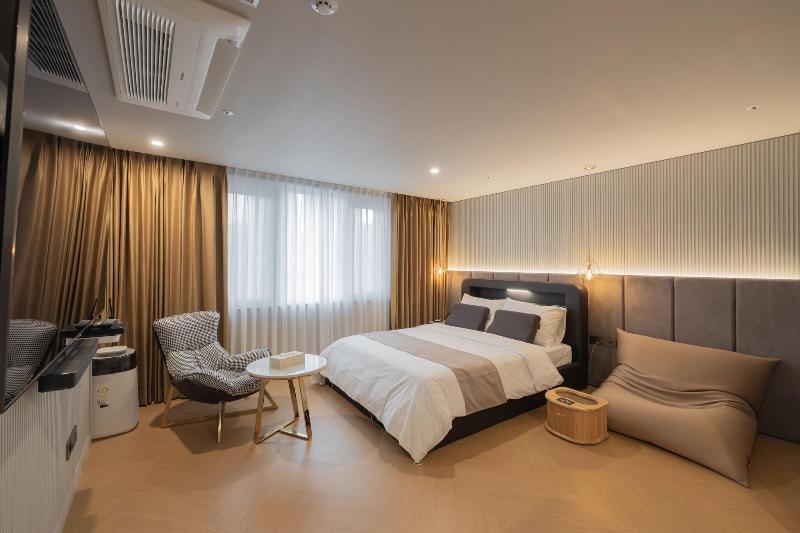 DongRae Denbasta Hotel image