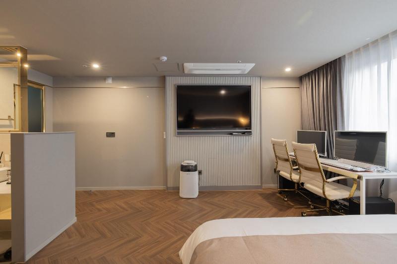 DongRae Denbasta Hotel image