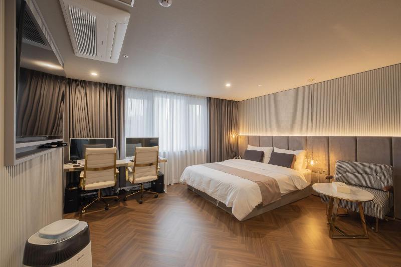 DongRae Denbasta Hotel image