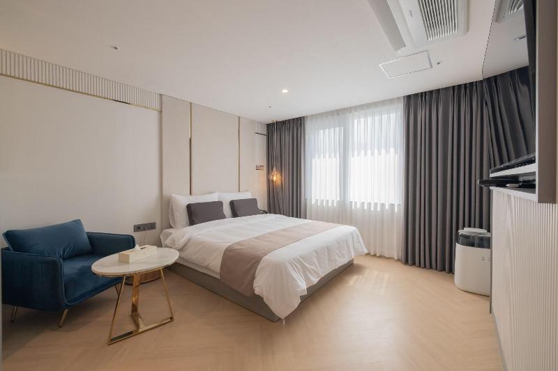 DongRae Denbasta Hotel image