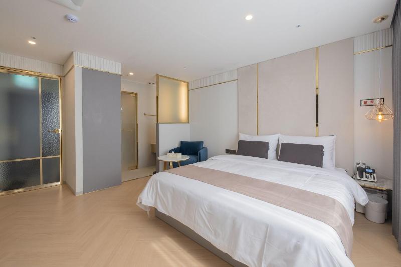DongRae Denbasta Hotel image