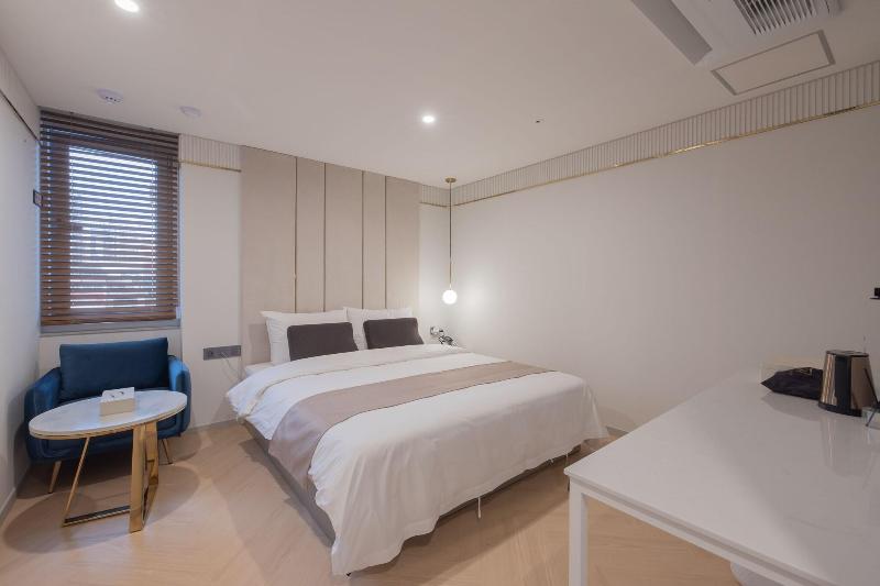 DongRae Denbasta Hotel image