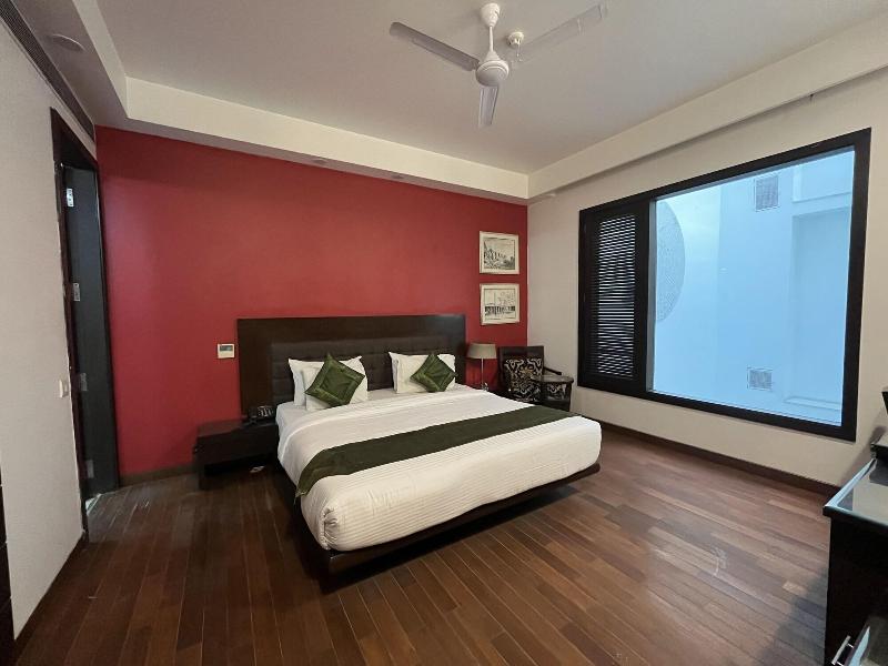 Amber Inn By Orion Hotels image