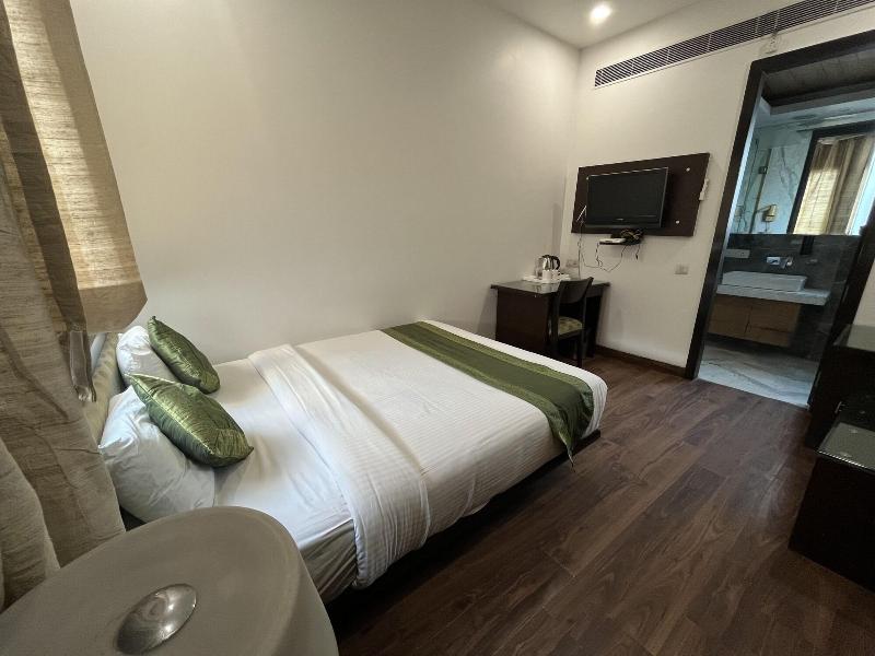 Amber Inn By Orion Hotels image