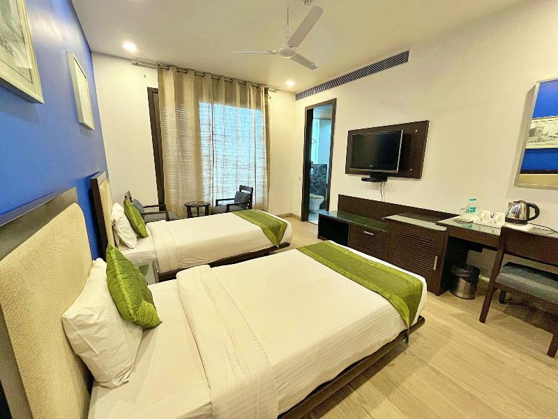 Amber Inn By Orion Hotels image