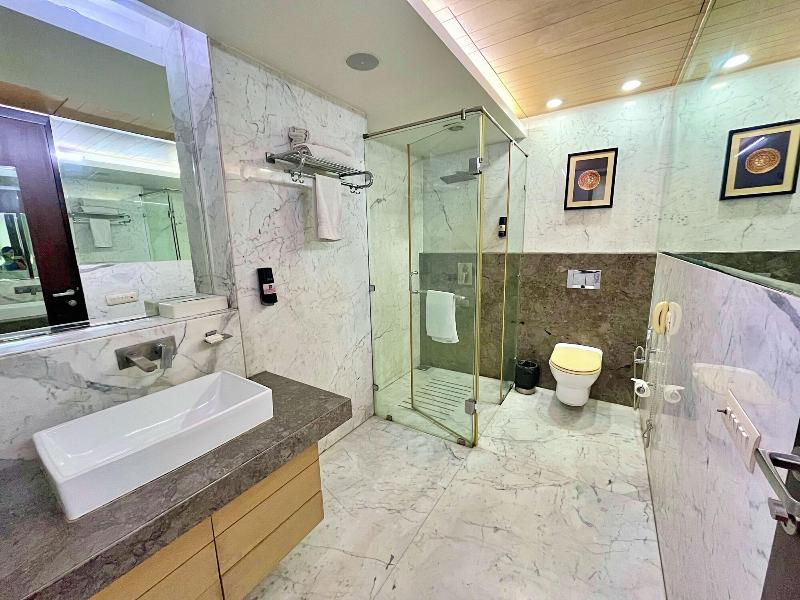 Amber Inn By Orion Hotels image