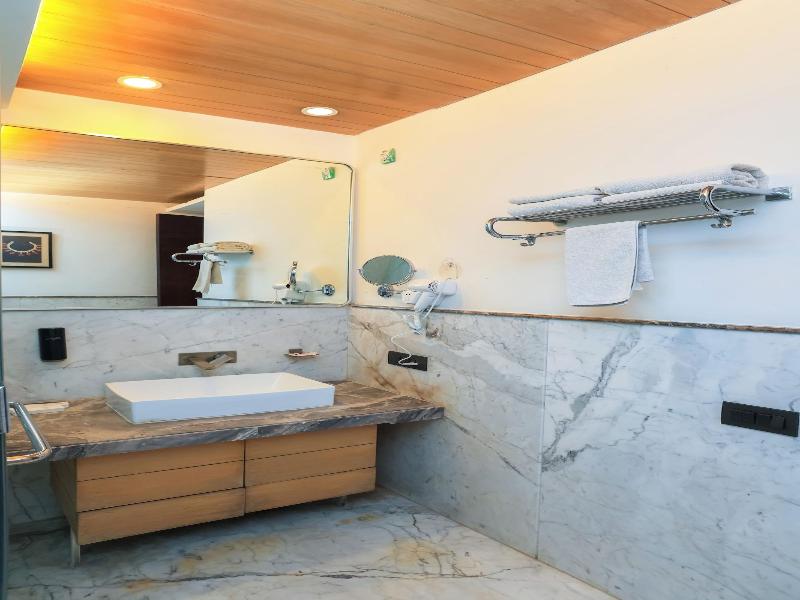 Amber Inn By Orion Hotels image
