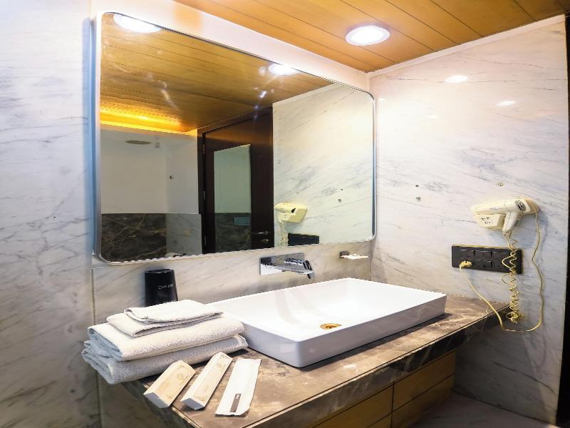 Amber Inn By Orion Hotels image