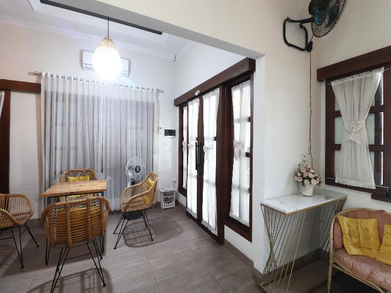Bisma Balcony Homestay By Zuzu image