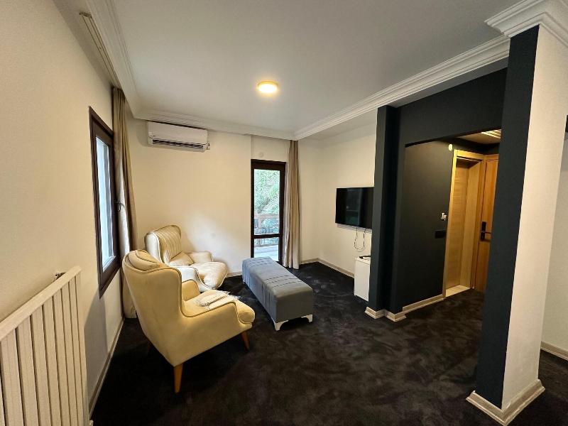 Mavilla Hotel image