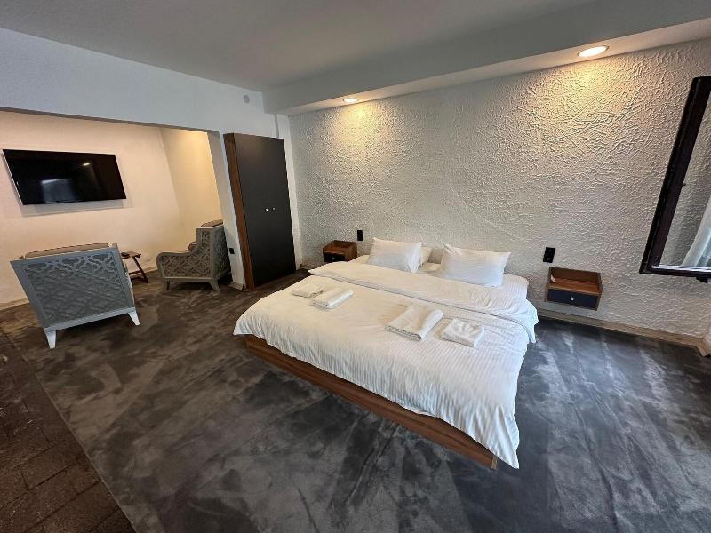 Mavilla Hotel image