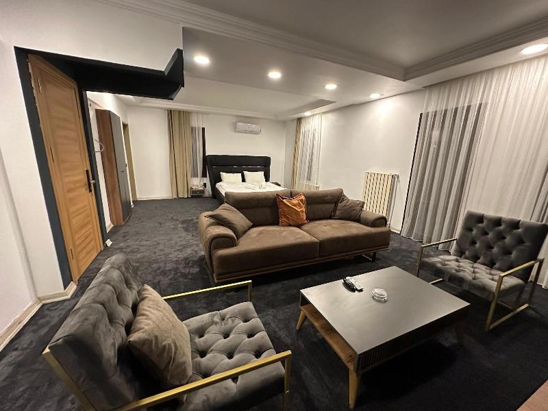 Mavilla Hotel image