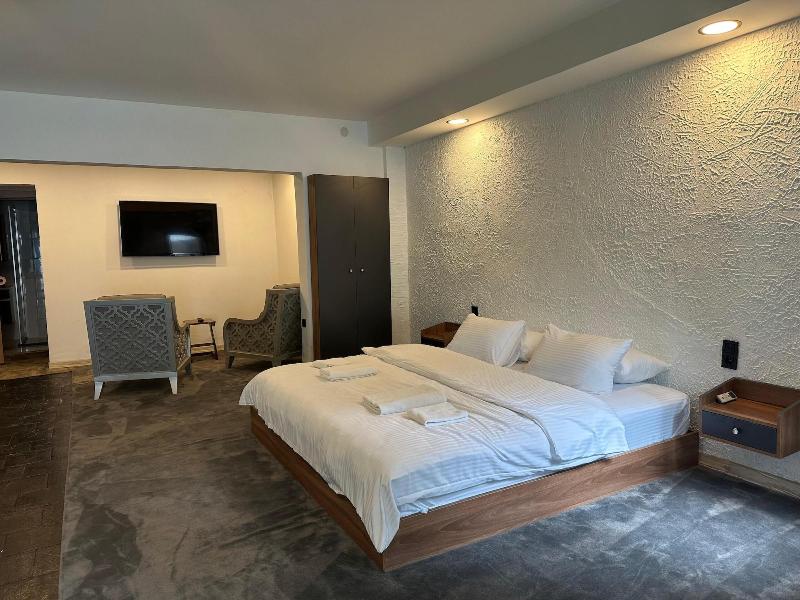 Mavilla Hotel image