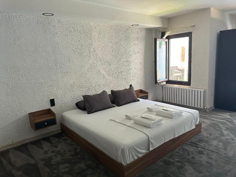 Mavilla Hotel image