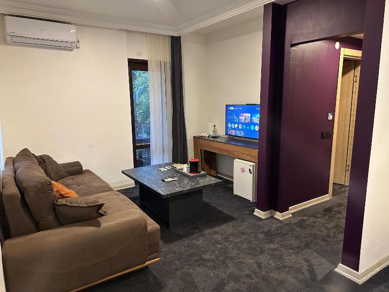 Mavilla Hotel image
