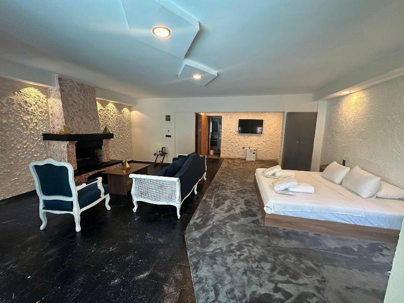 Mavilla Hotel image