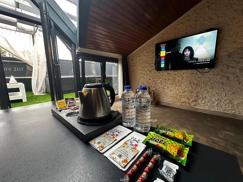 Mavilla Hotel image