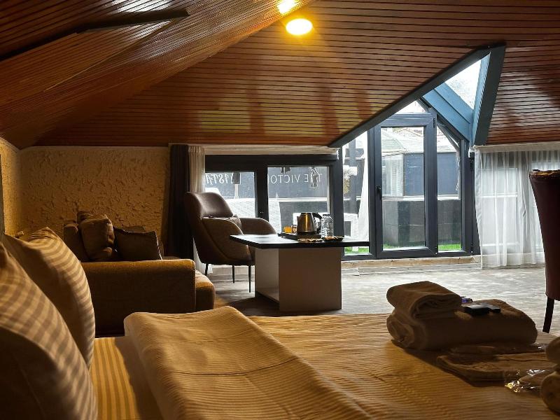 Mavilla Hotel image