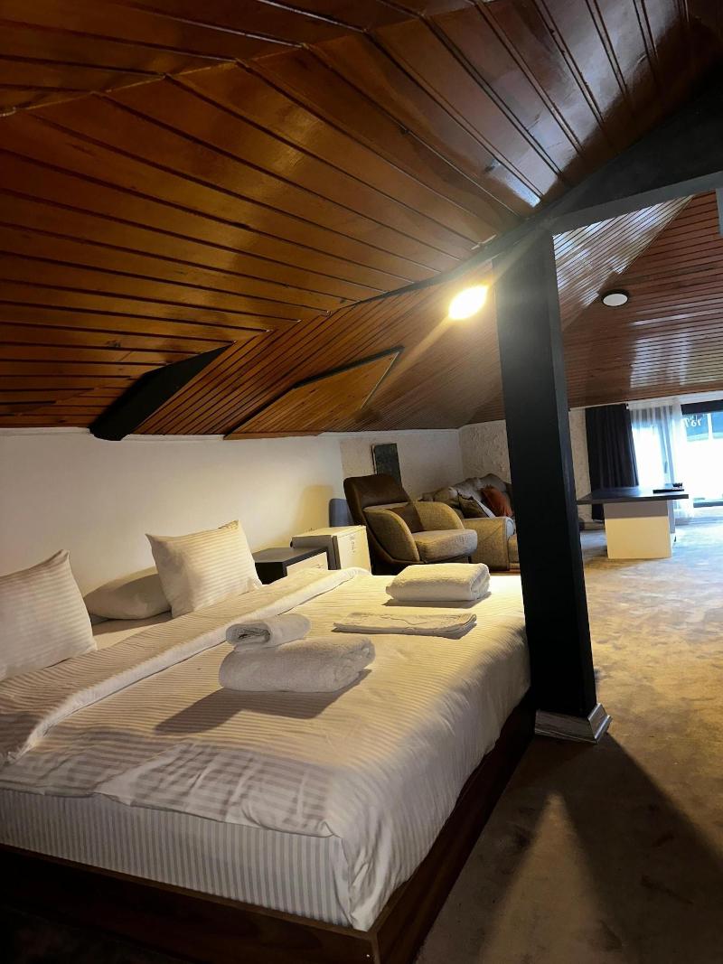 Mavilla Hotel image