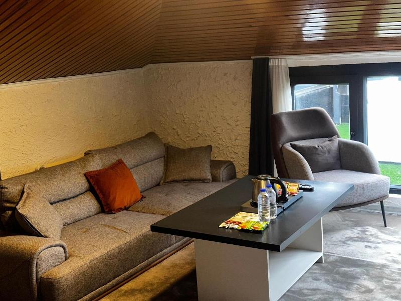 Mavilla Hotel image