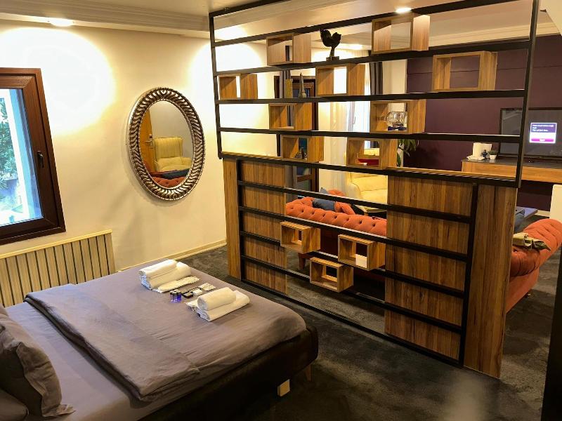 Mavilla Hotel image