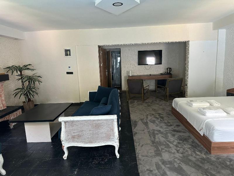 Mavilla Hotel image