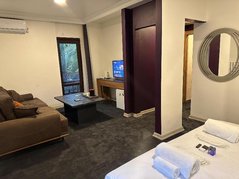 Mavilla Hotel image