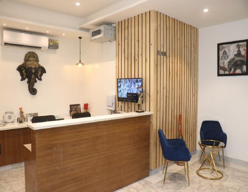 Lobby & Reception