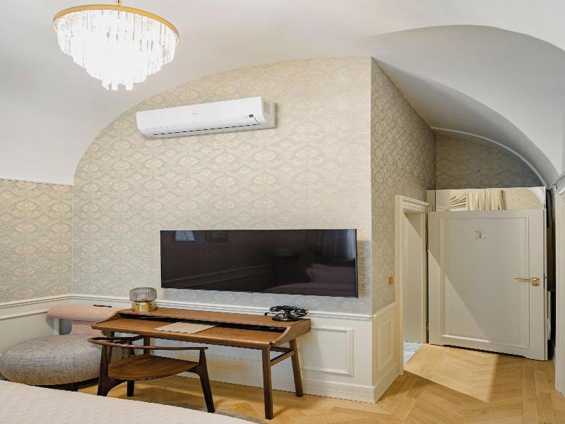 Hotel Unicus Palace Old Town - Destigo Hotels image
