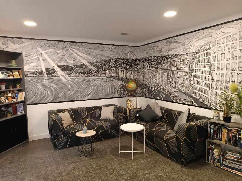 Auberge De Jeunesse Hi Nice Les Cama Lias image