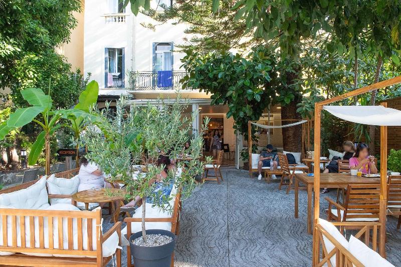 Auberge De Jeunesse Hi Nice Les Cama Lias image