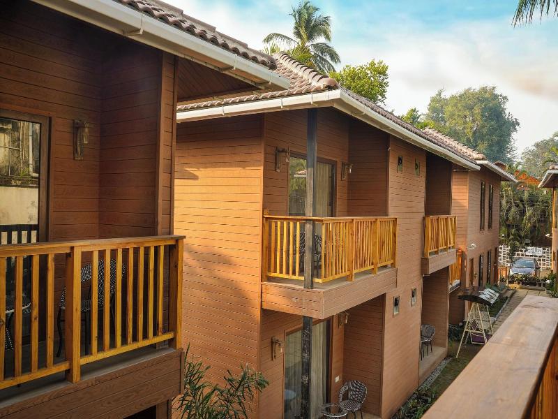 Treehouse Mars Beach Cottages image