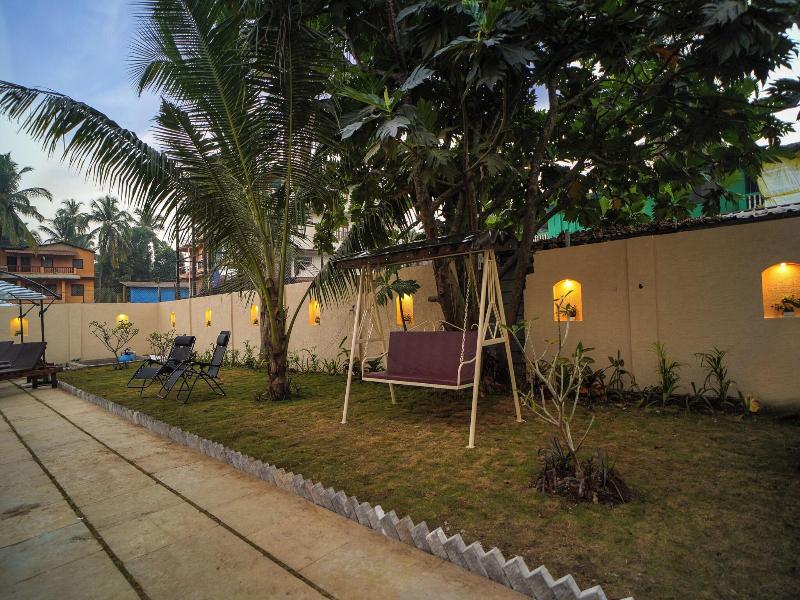 Treehouse Mars Beach Cottages image
