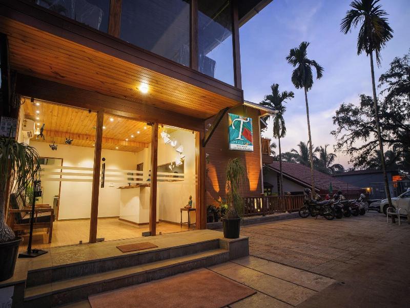 Treehouse Mars Beach Cottages image