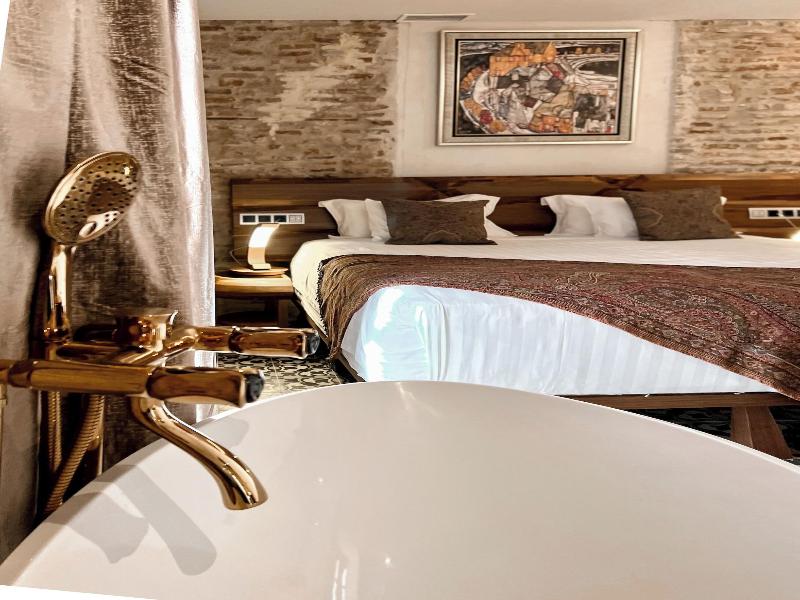 Anahita Boutique Hotel image