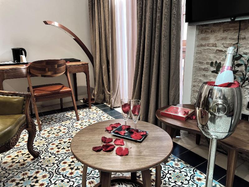 Anahita Boutique Hotel image