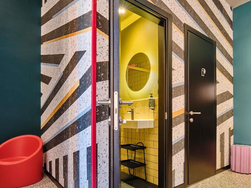 room detail thumbnail 1