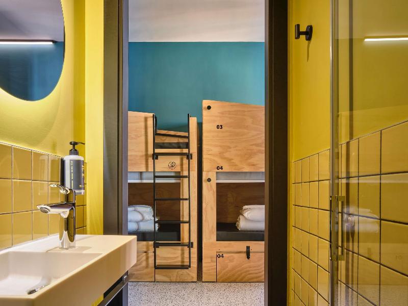 room detail thumbnail 2