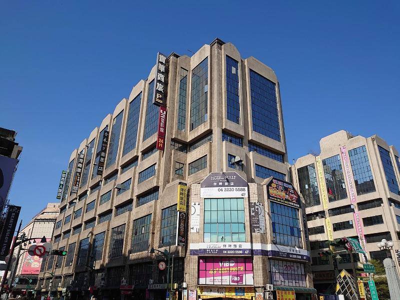 Green Hotel - Midori image