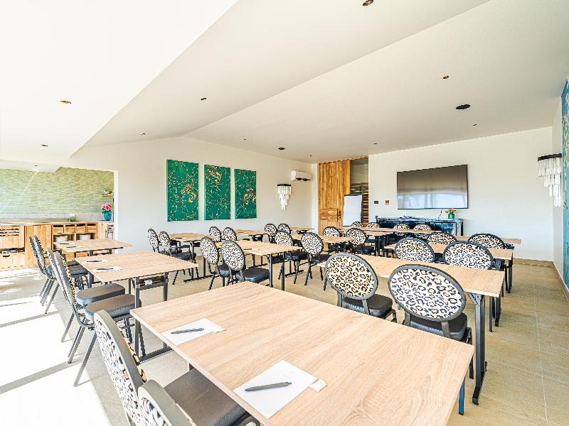 Van der Valk Plaza Beach & Dive Resort Bonaire image