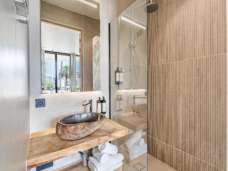 Van der Valk Plaza Beach & Dive Resort Bonaire image