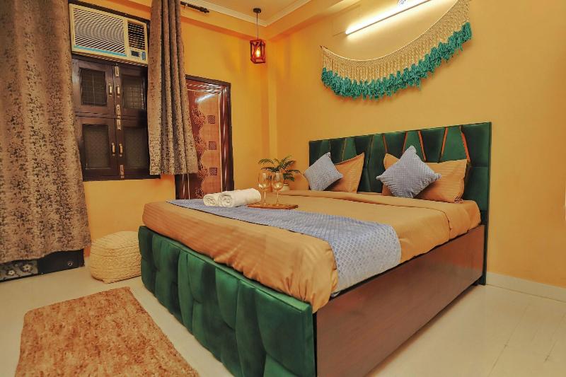 Roomshala 035 Premium Inn Noida Sec 15 image