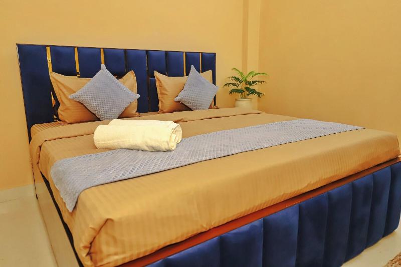 Roomshala 035 Premium Inn Noida Sec 15 image